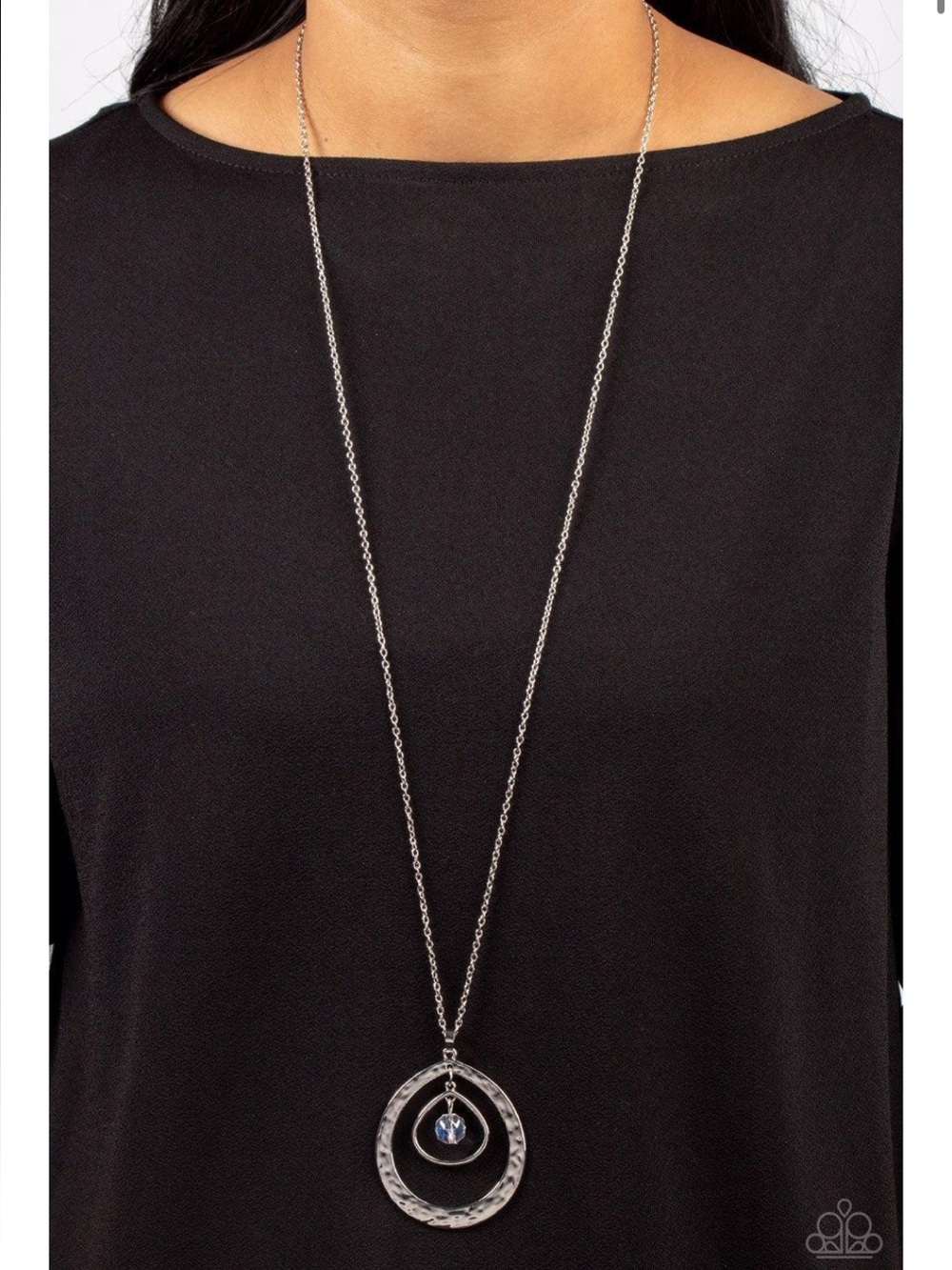 New! Tasteful Teardrops Paparazzi Silver Long Pendant Necklace & Earrings Set